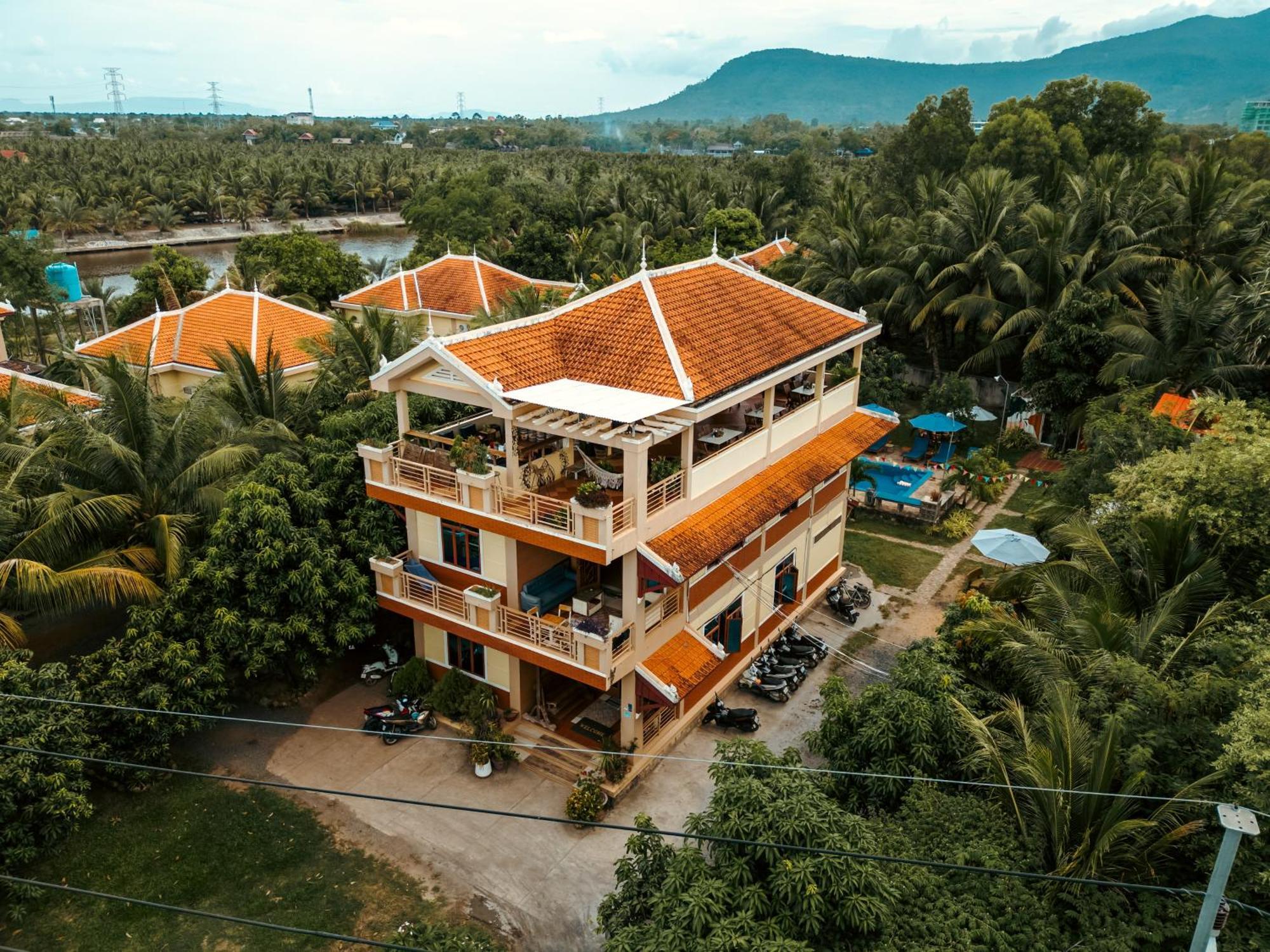 Karma Traders Kampot Hostel Εξωτερικό φωτογραφία