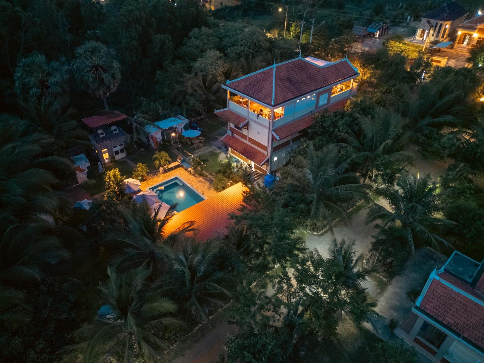 Karma Traders Kampot Hostel Εξωτερικό φωτογραφία